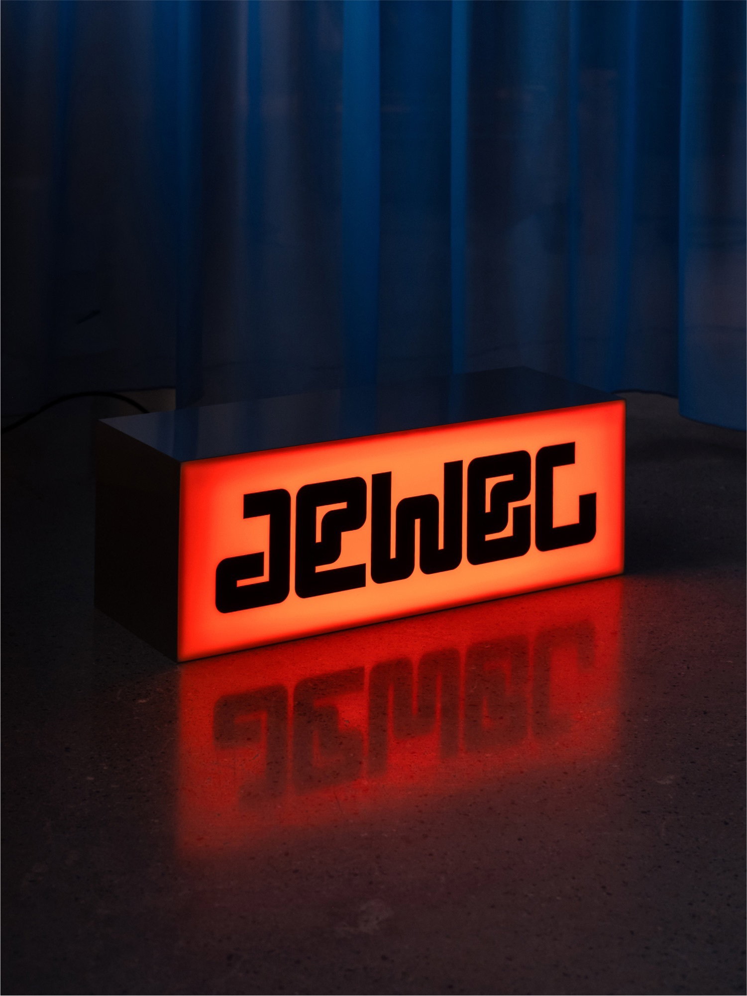 Jewel 32 Lightbox