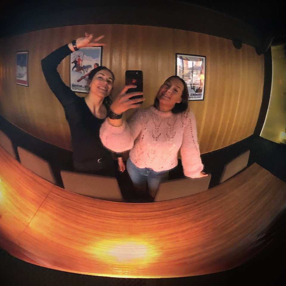Kudos MM mai2020Kreativt team i Atyp: May Linn og Melissa