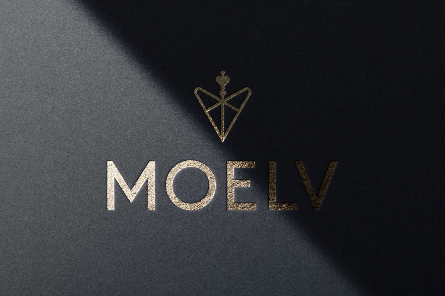 Moelv emboss1 gull