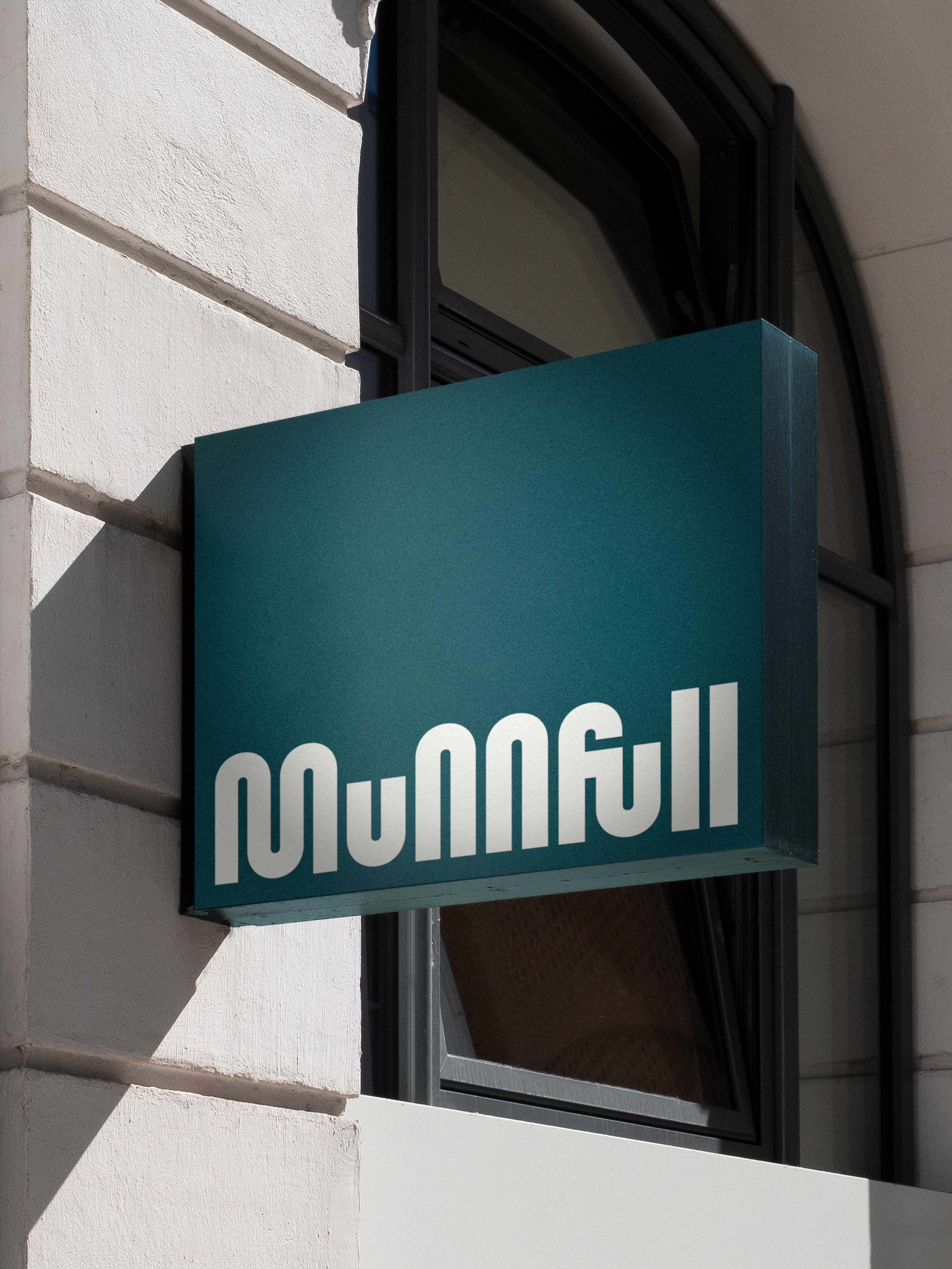 Munnfull Front Signage