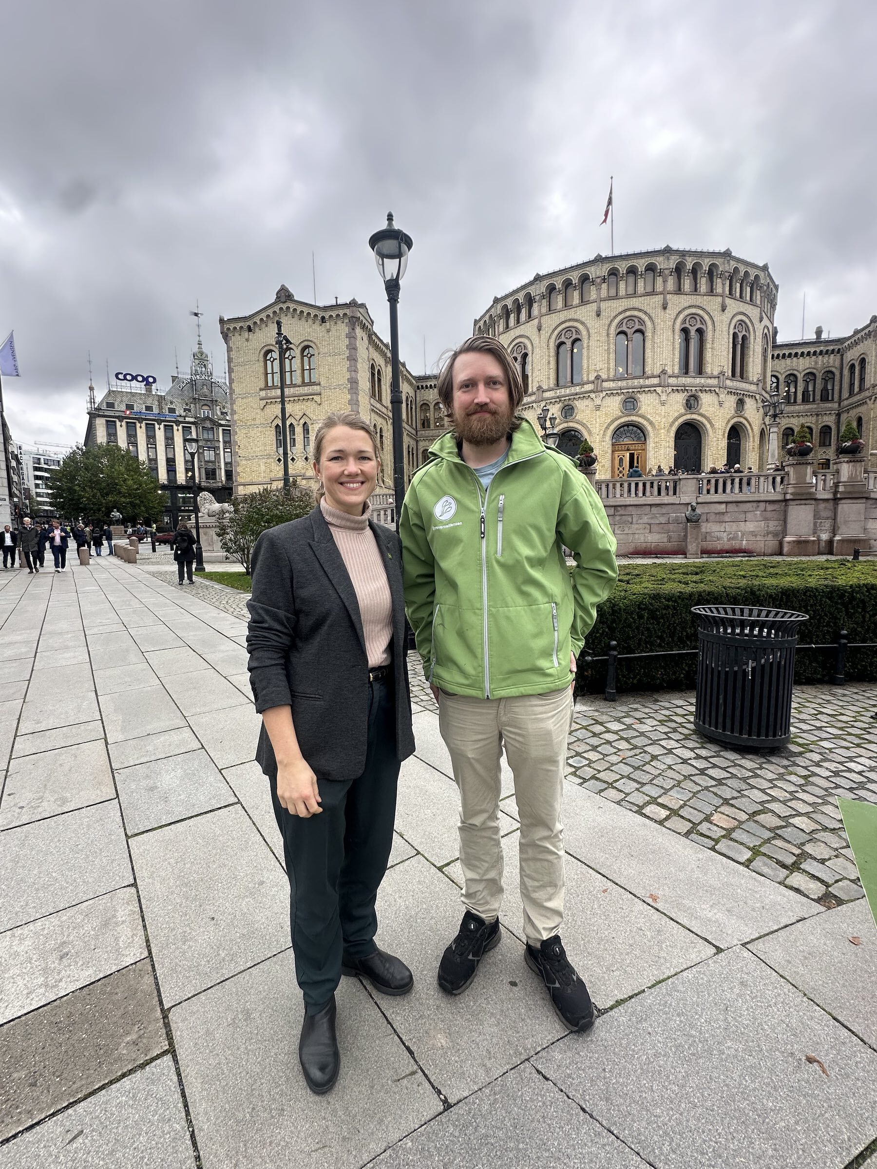 Une Bastholm og DVA ansatt