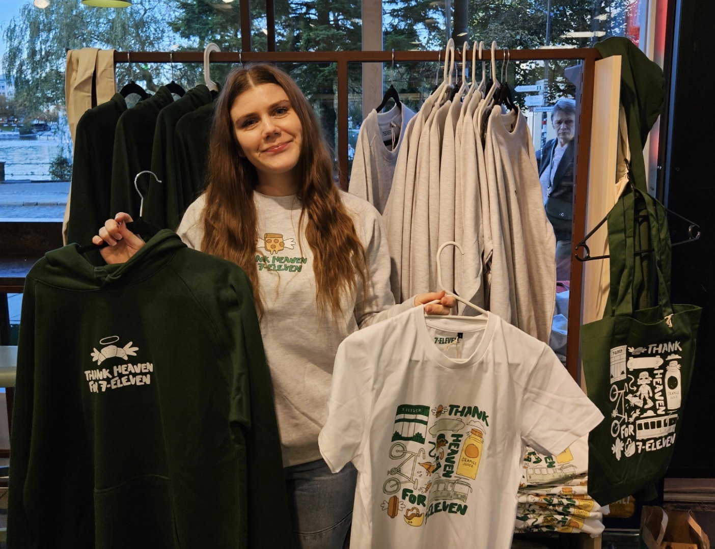 Vivian Ree med merch