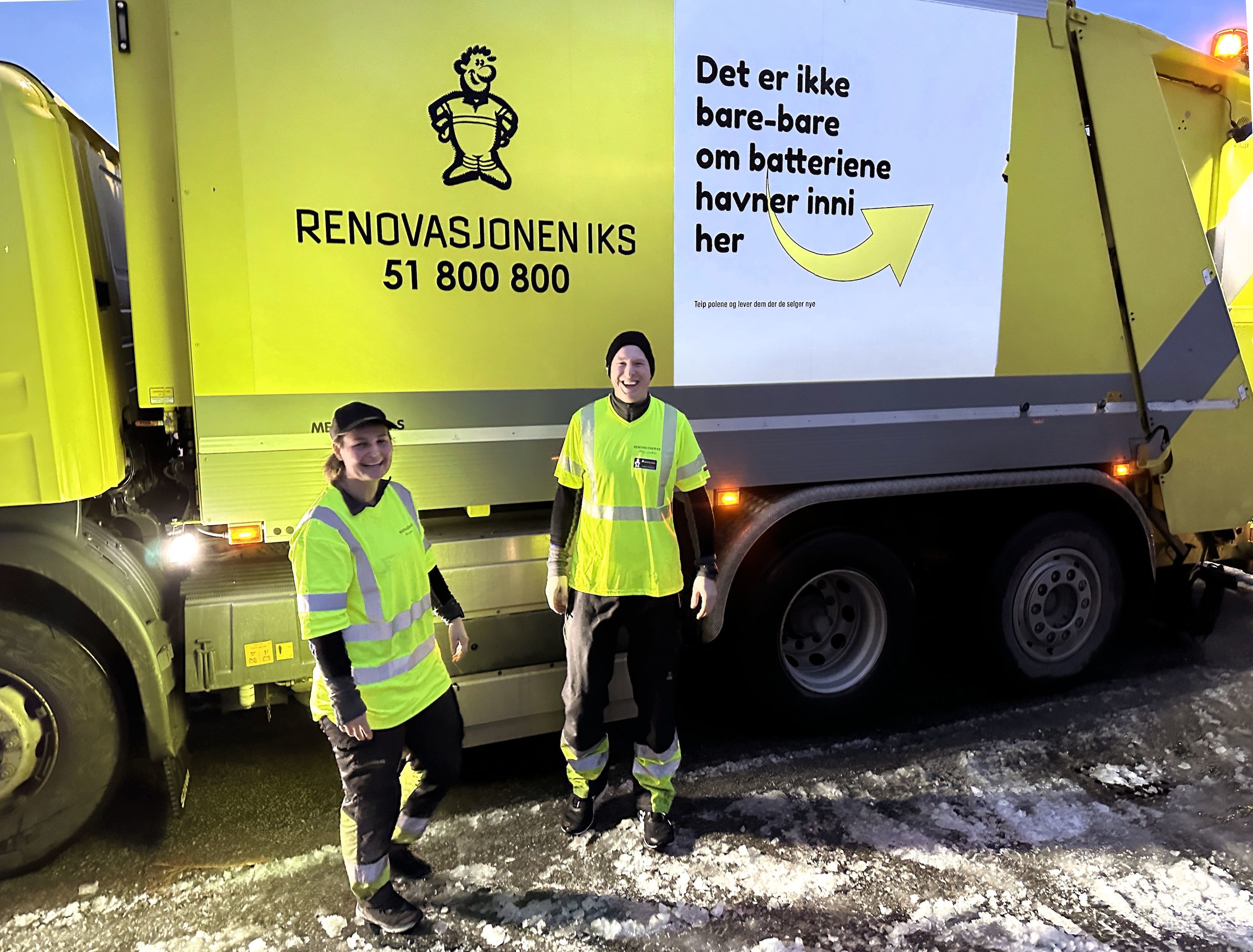Uttak på søppelbil m folk