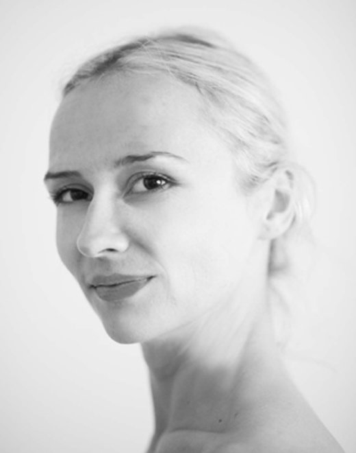 Ina portrett low